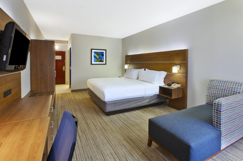 HOLIDAY INN EXP STES MILFORD