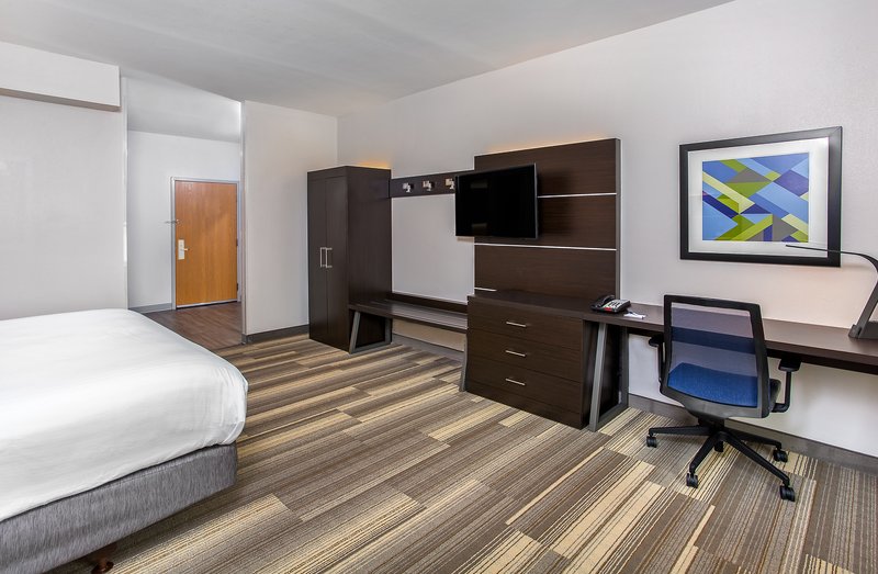 HOLIDAY INN EXP STES COLLEGE