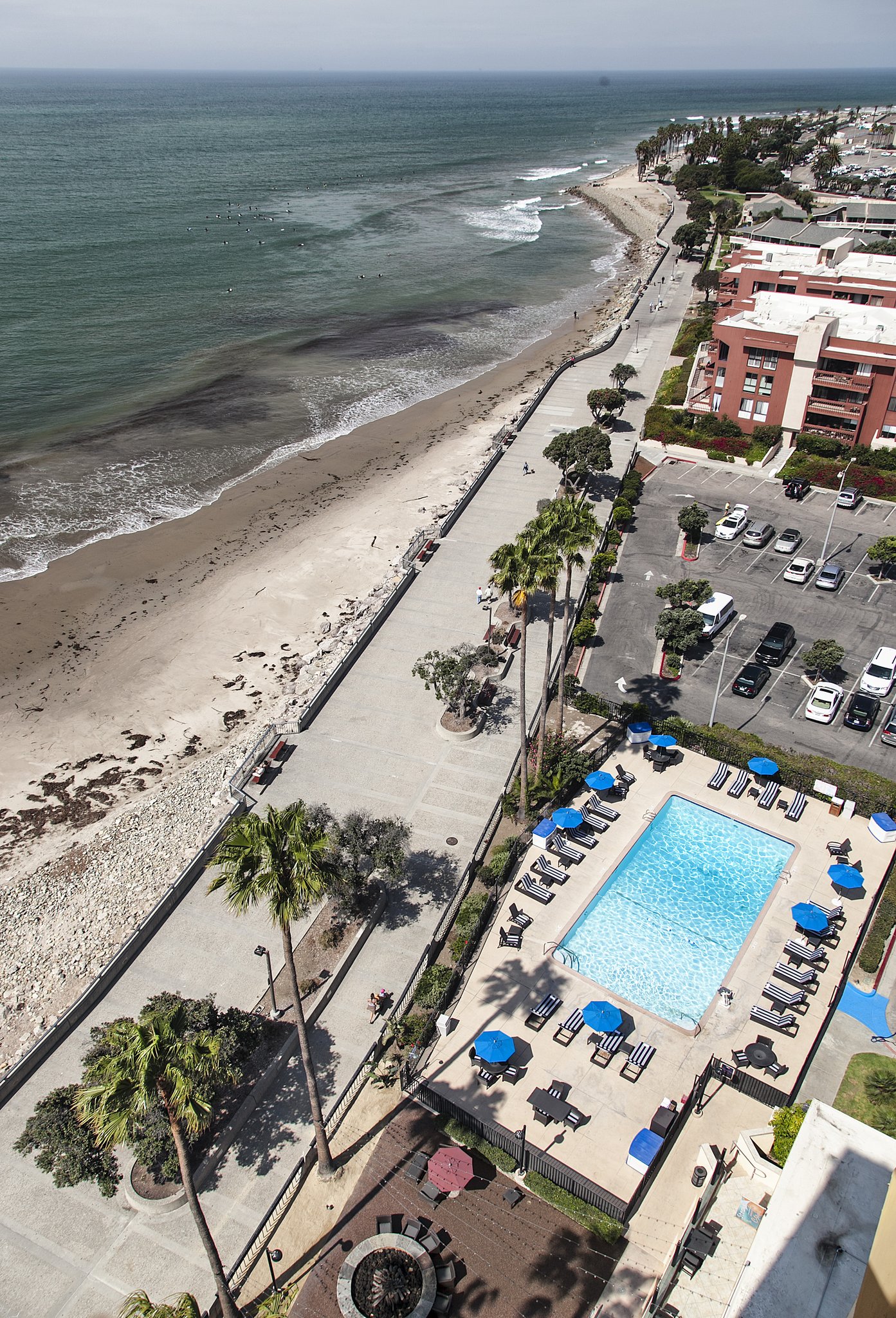Crowne Plaza Ventura Beachside Pool
