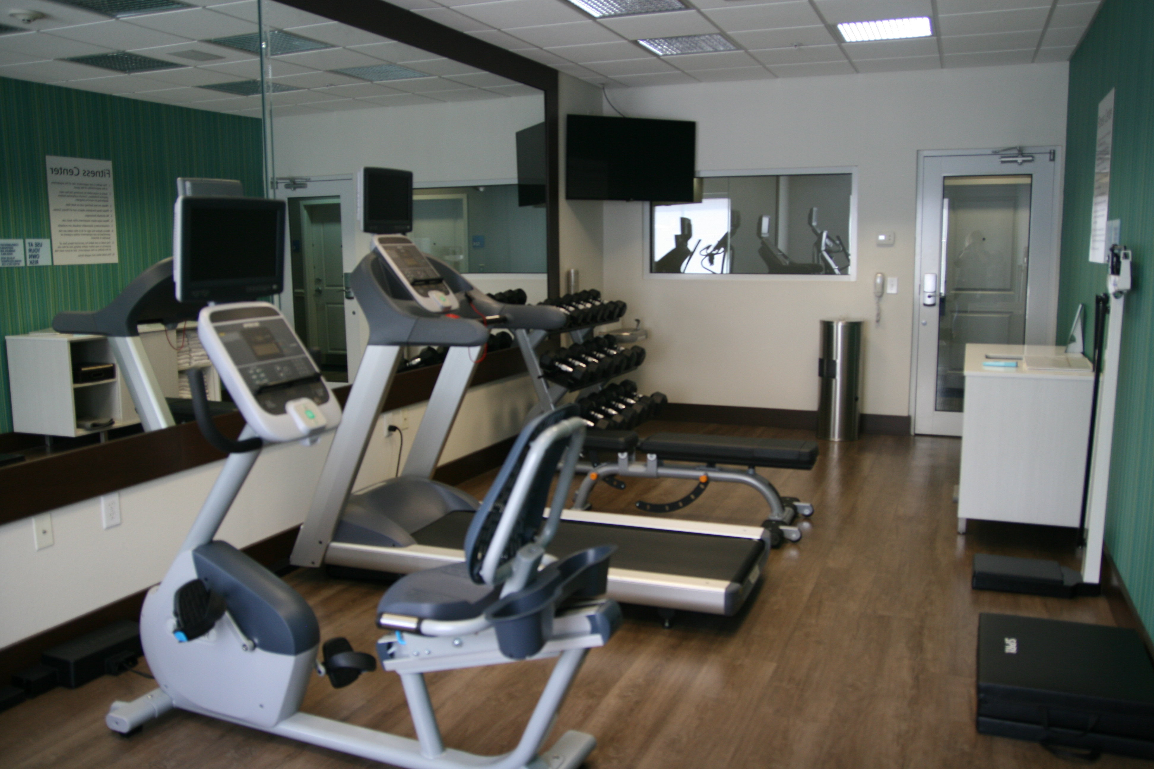 HOLIDAY INN EXP STES CLUTE SW