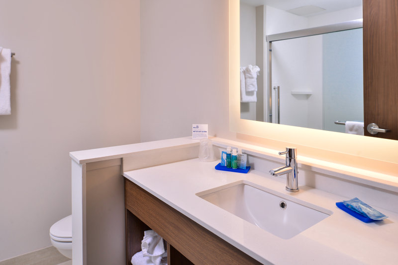 Holiday Inn Express and Suites Farmville