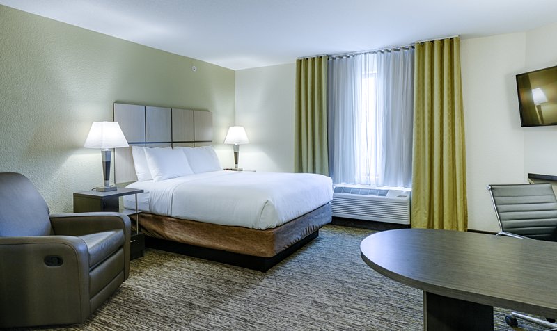 Candlewood Suites Lakeville I-35