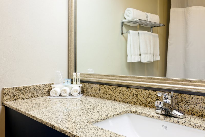 1 KING BD HEAR MOBILITY ACCESS TUB NOSMK