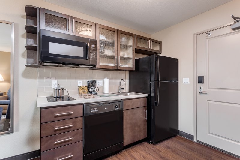 Candlewood Suites Eau Claire I-94