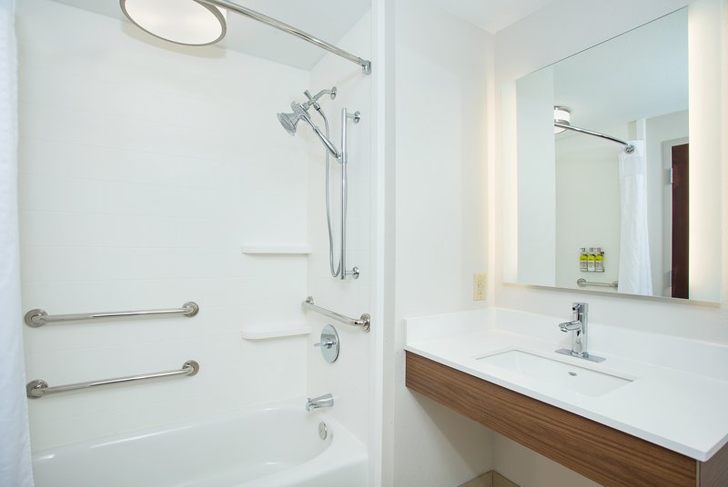 KING MOBILITY ACCESSIBLE TUB NONSMOKING