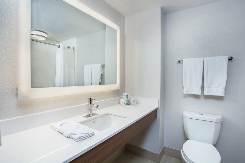 HOLIDAY INN EXP STES LEBANON