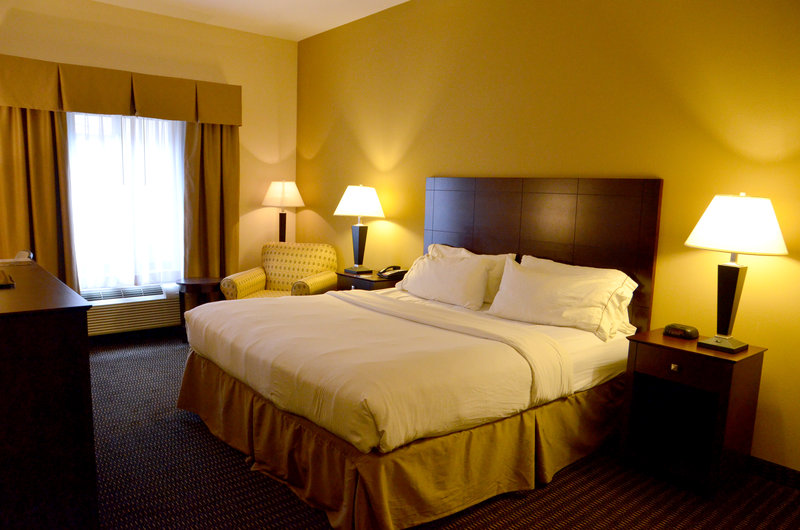 Holiday Inn Express and Suites Sidney