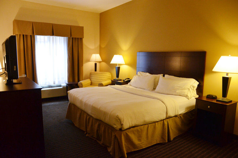 Holiday Inn Express and Suites Sidney