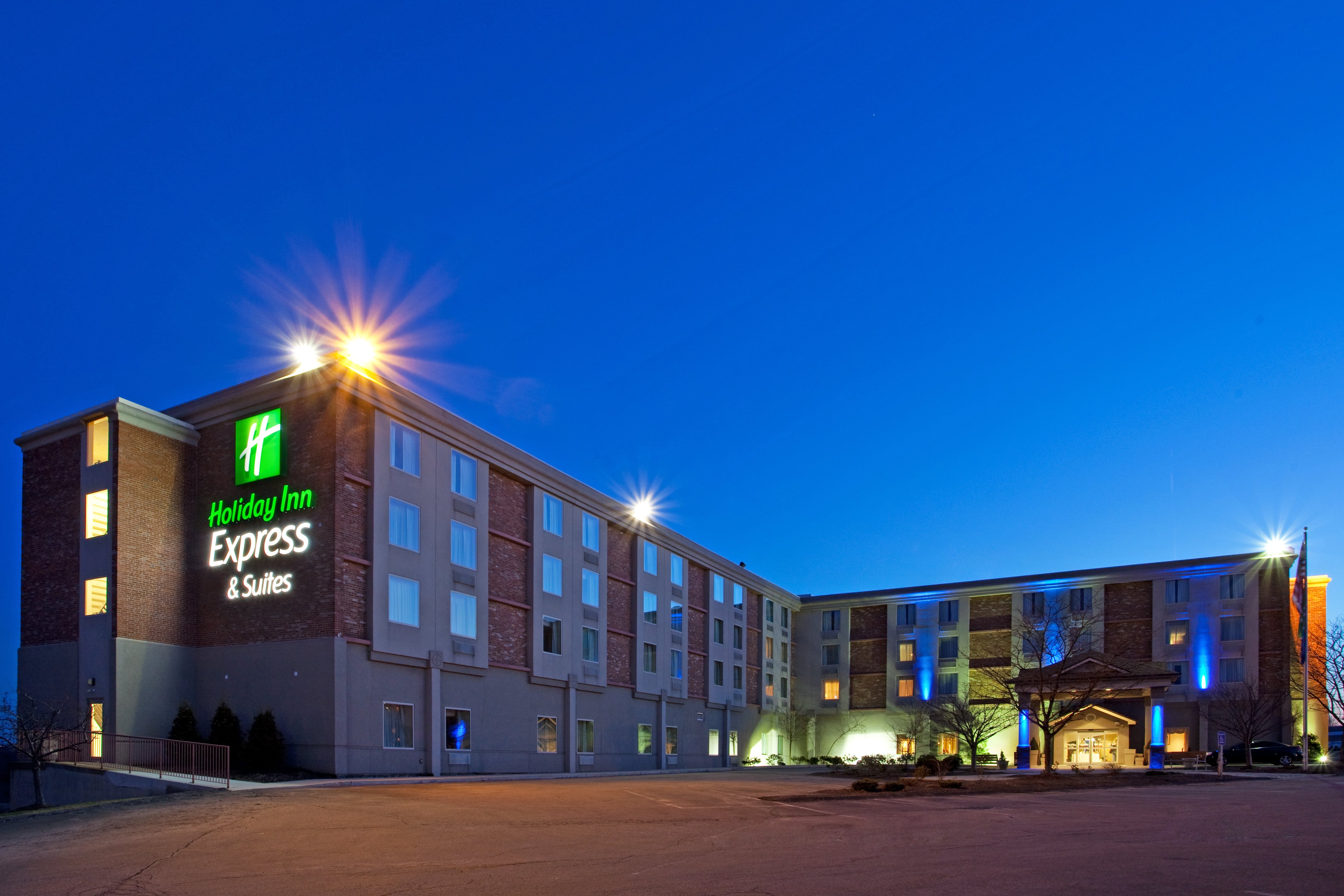 Holiday Inn Express Hotel & Suites