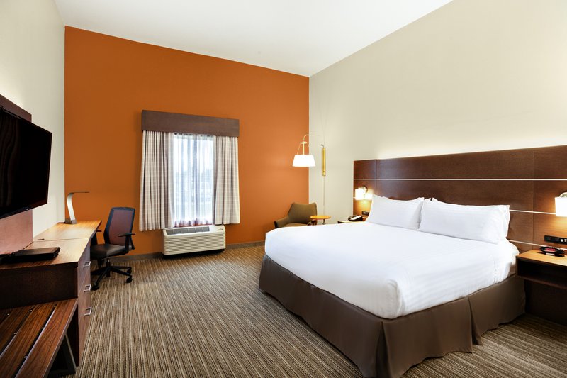HOLIDAY INN EXP LAKE WALES