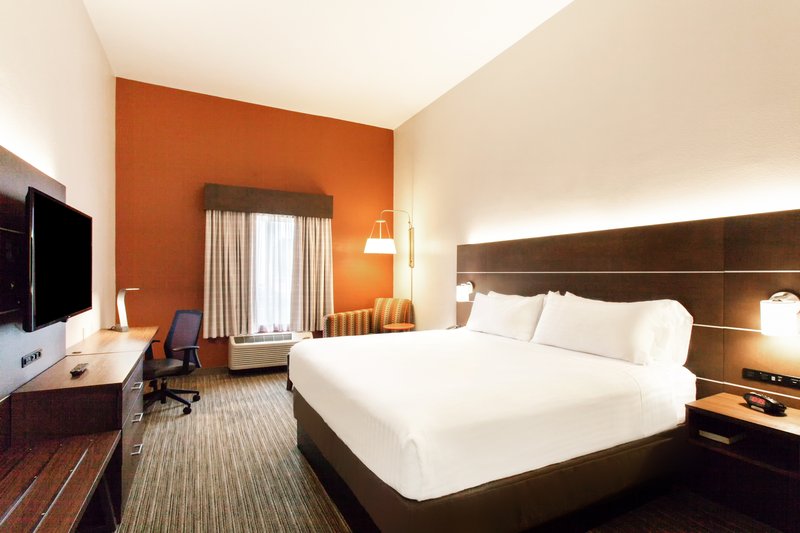 HOLIDAY INN EXP LAKE WALES