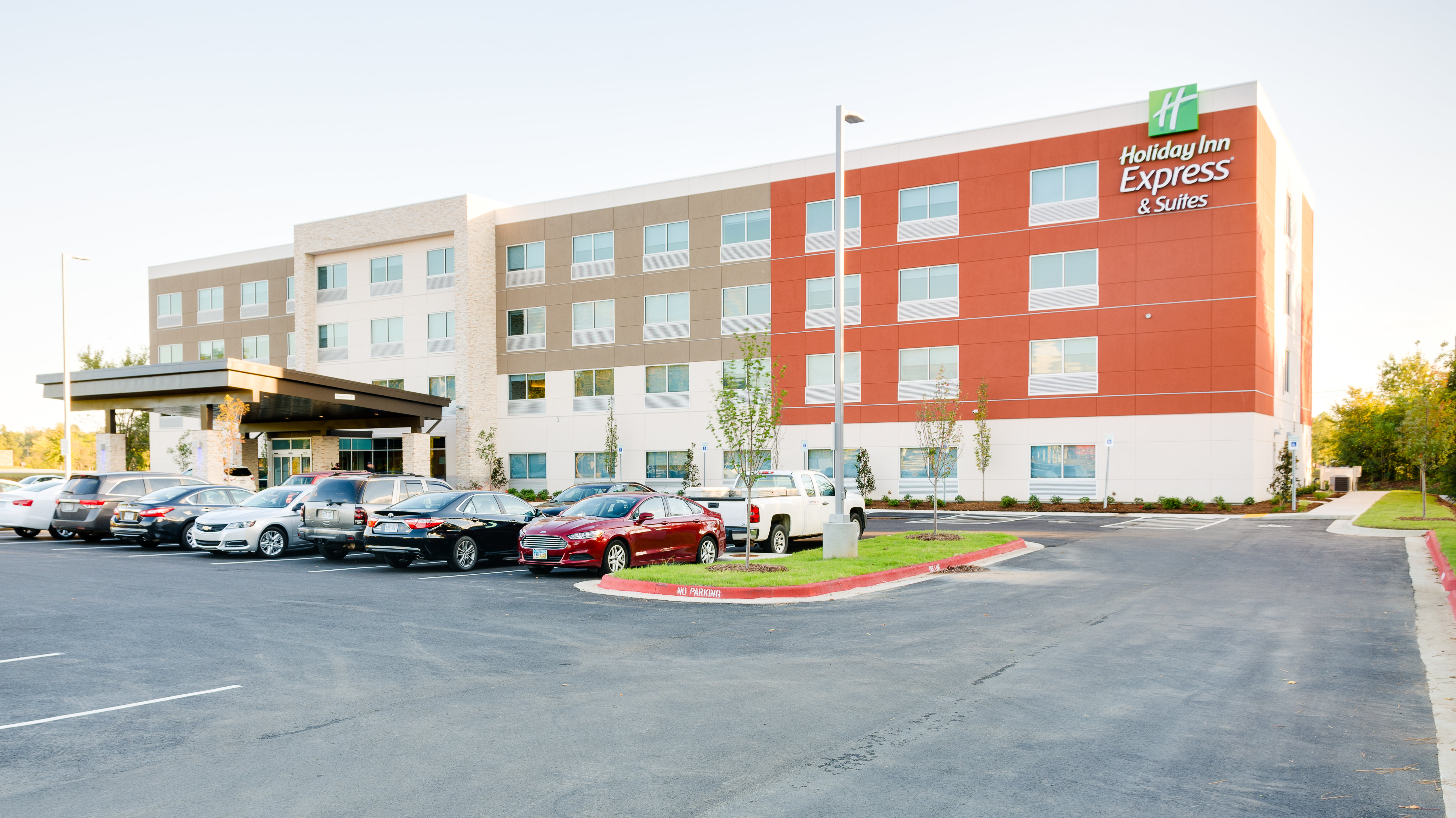 Holiday Inn Express/Suites Russellville