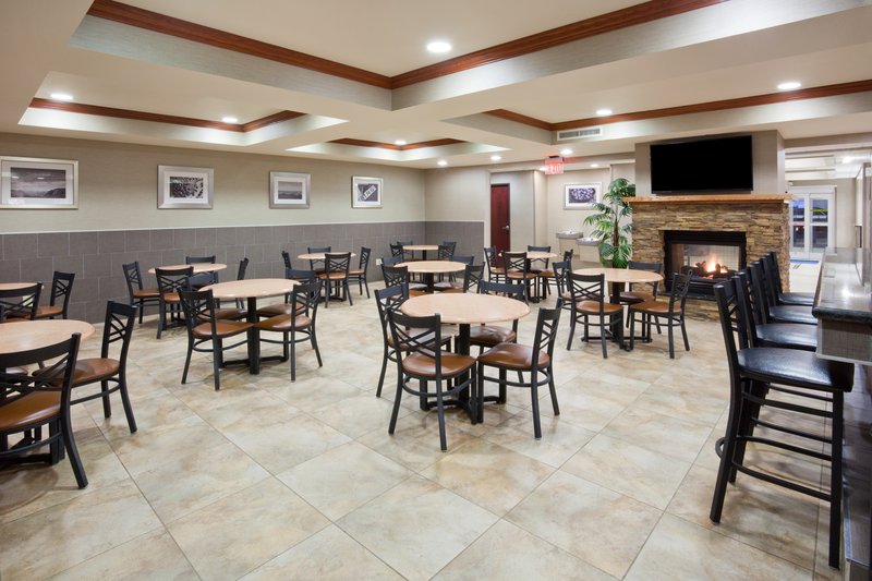 Breakfast Area & Dining For Holiday Inn Express Aberdeen SD Hotel