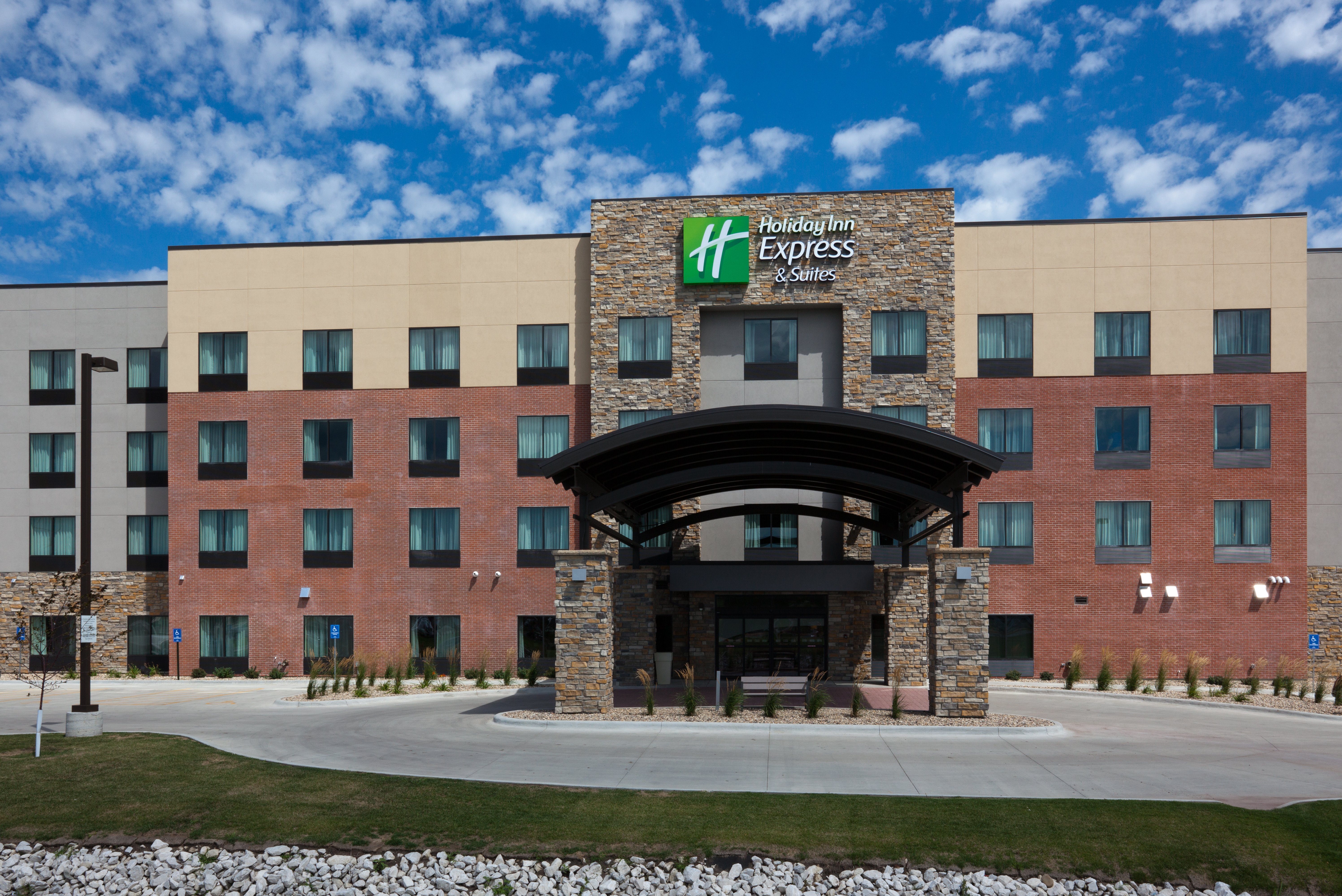 Holiday Inn Express Hotel & Suites