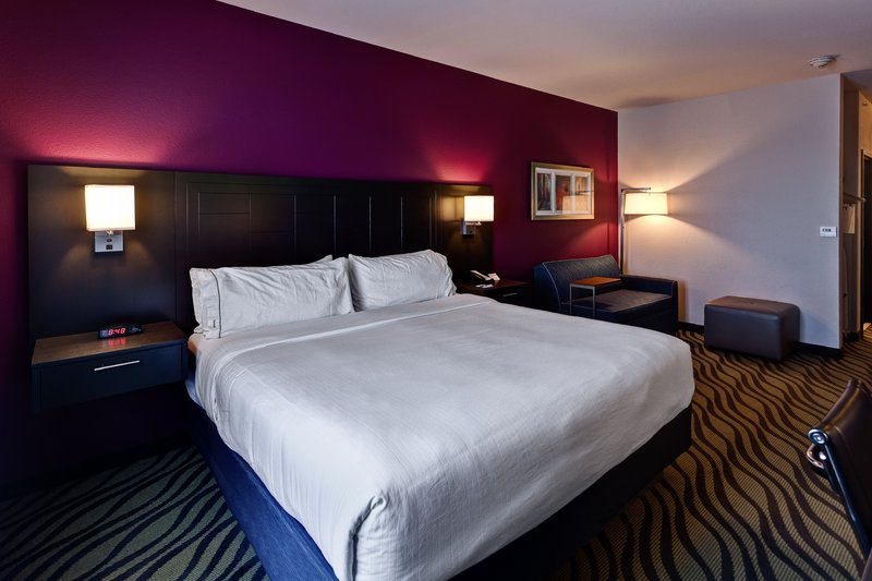 Holiday Inn Express Hutchinson West