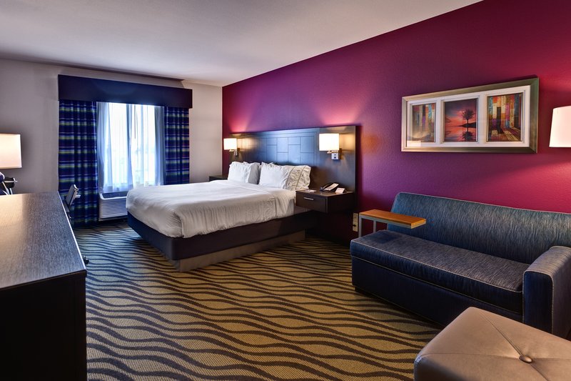Holiday Inn Express Hutchinson West
