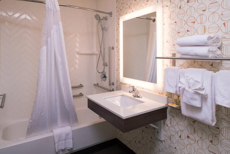 1 BED MOBILITY ACCESSIBLE TUB NONSMOKING