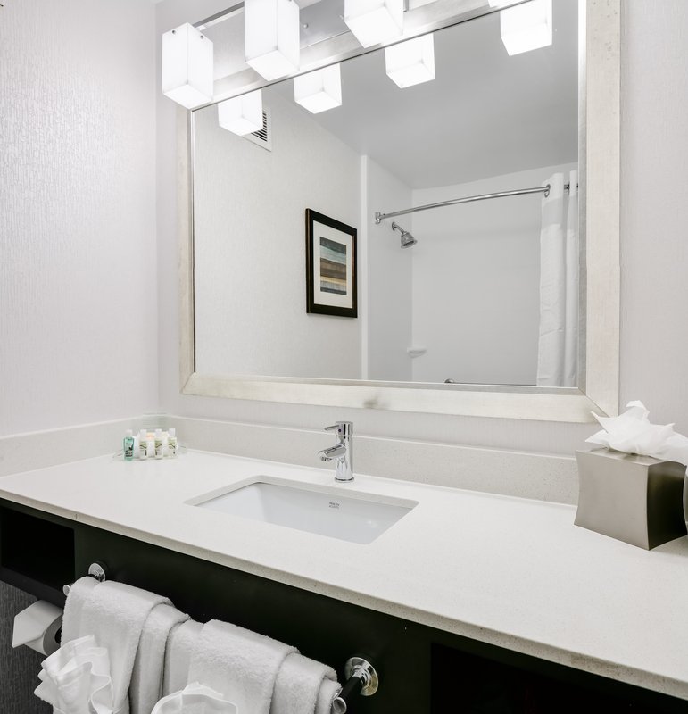 Holiday Inn & Suites Overland Park West