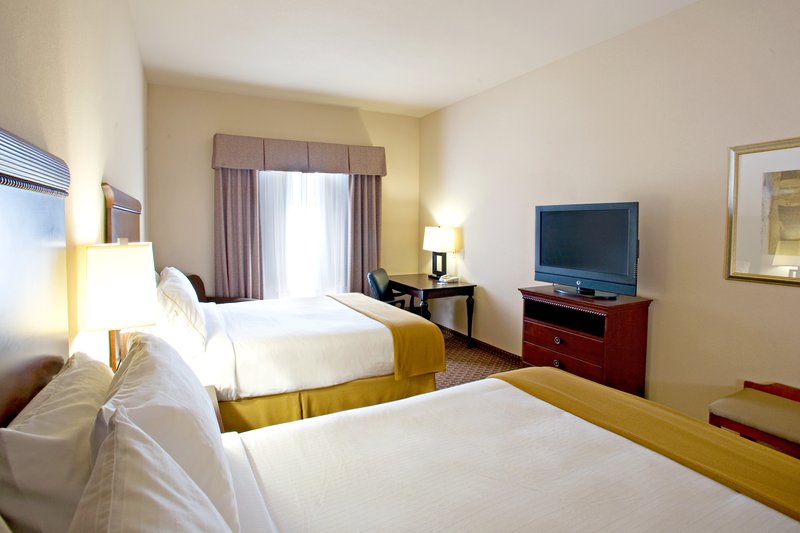 2 DBL BED HEAR ACCESS ROLL IN SHWR NOSMK