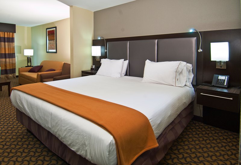 Holiday Inn Express Suites Pearl