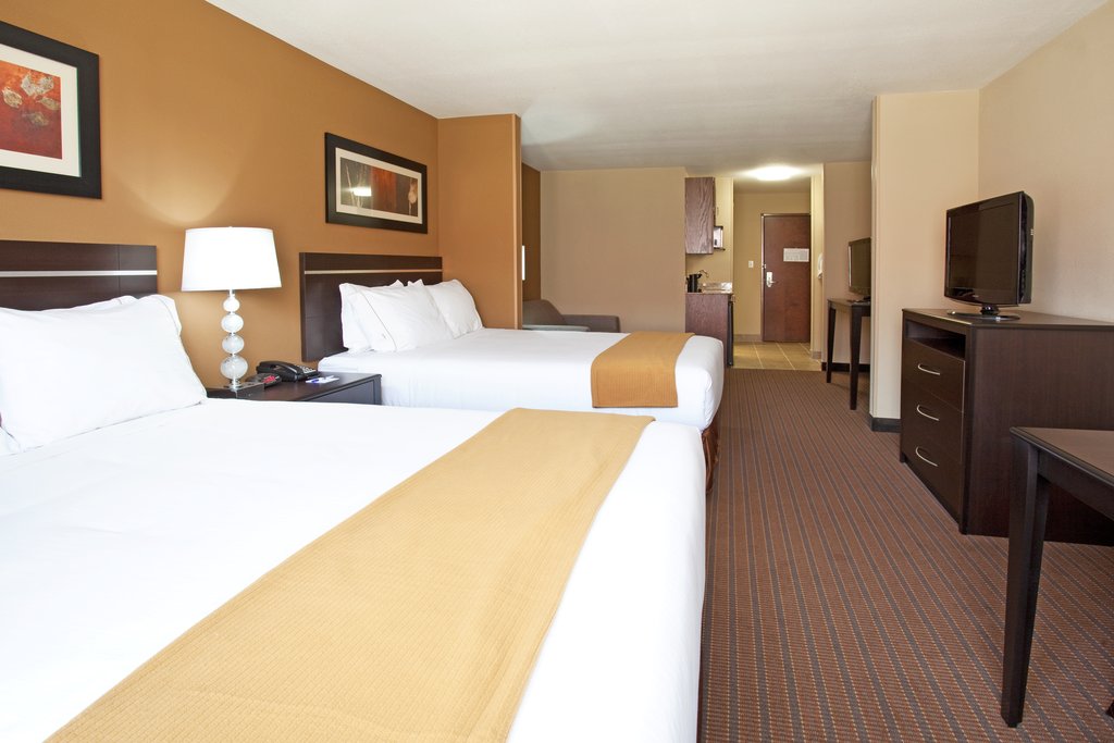 Holiday Inn Express Hotel & Suites LAMAR Room Type - 2 Queen Standard Comm Access Roll Shower