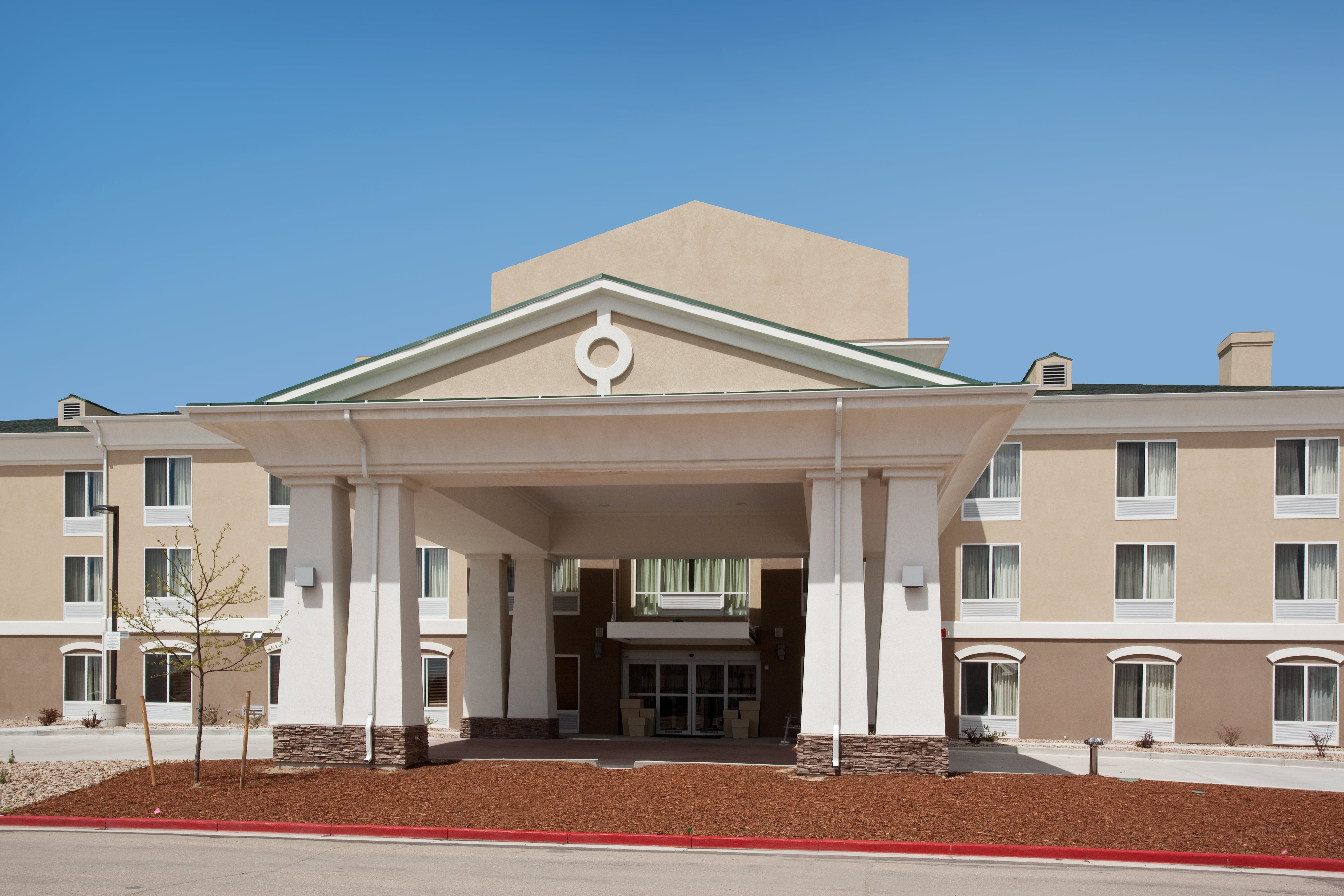 Holiday Inn Express Hotel & Suites
