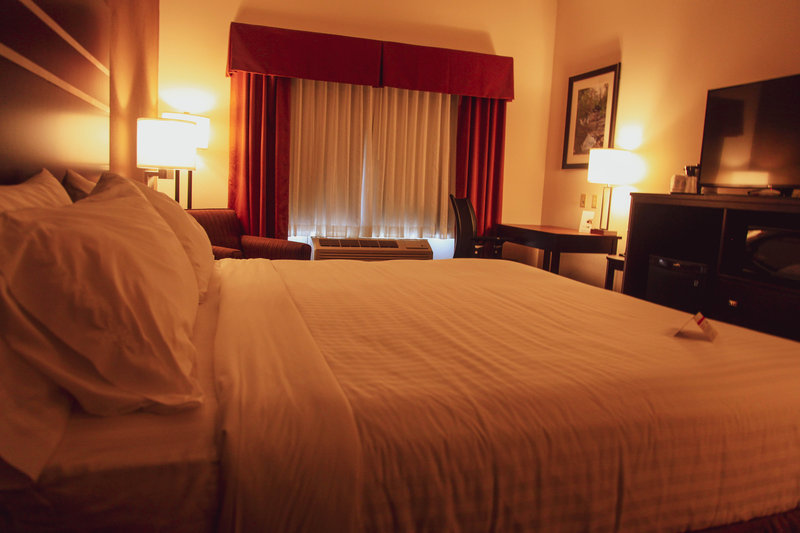 Holiday Inn Express and Suites La Vale – Cumberland