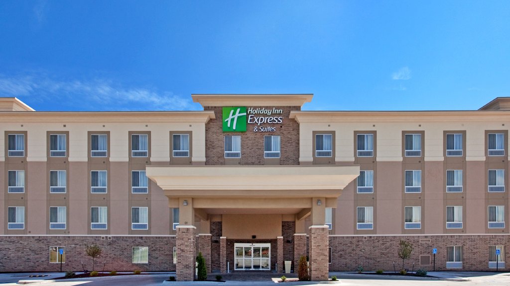 Welcome to the Holiday Inn Express & Suites Topeka North