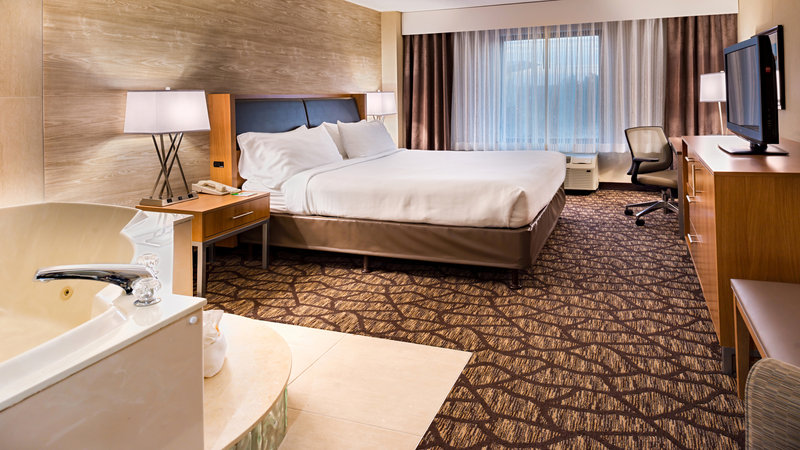 HOLIDAY INN WARREN