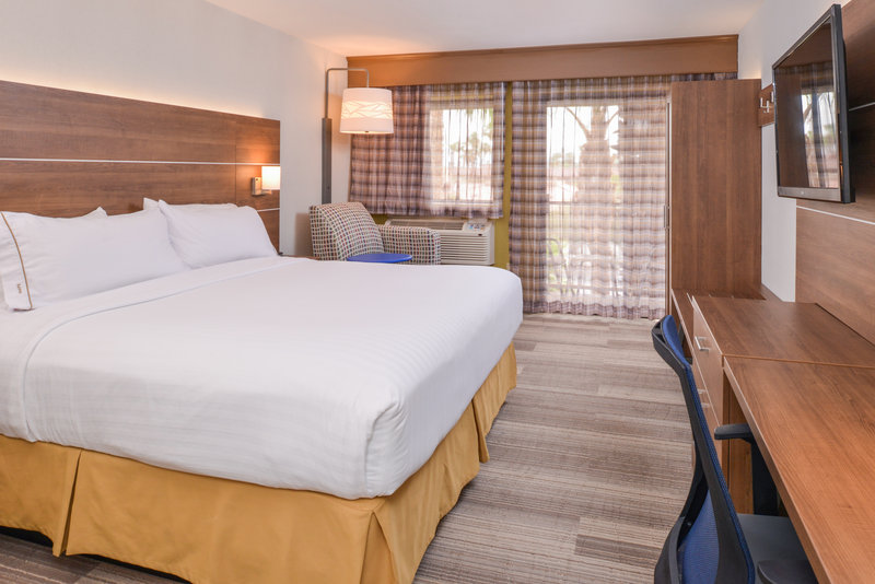 HOLIDAY INN EXP PALM DESERT