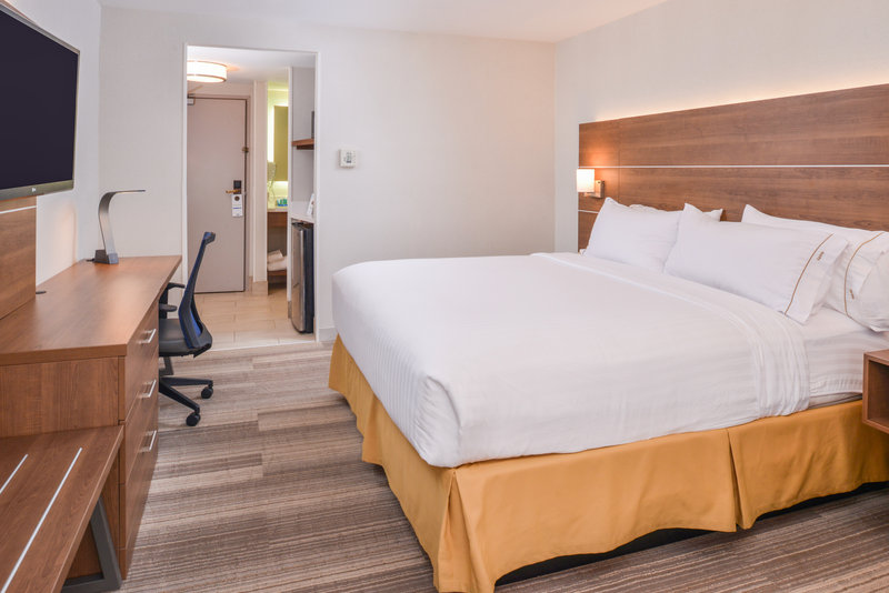 HOLIDAY INN EXP PALM DESERT