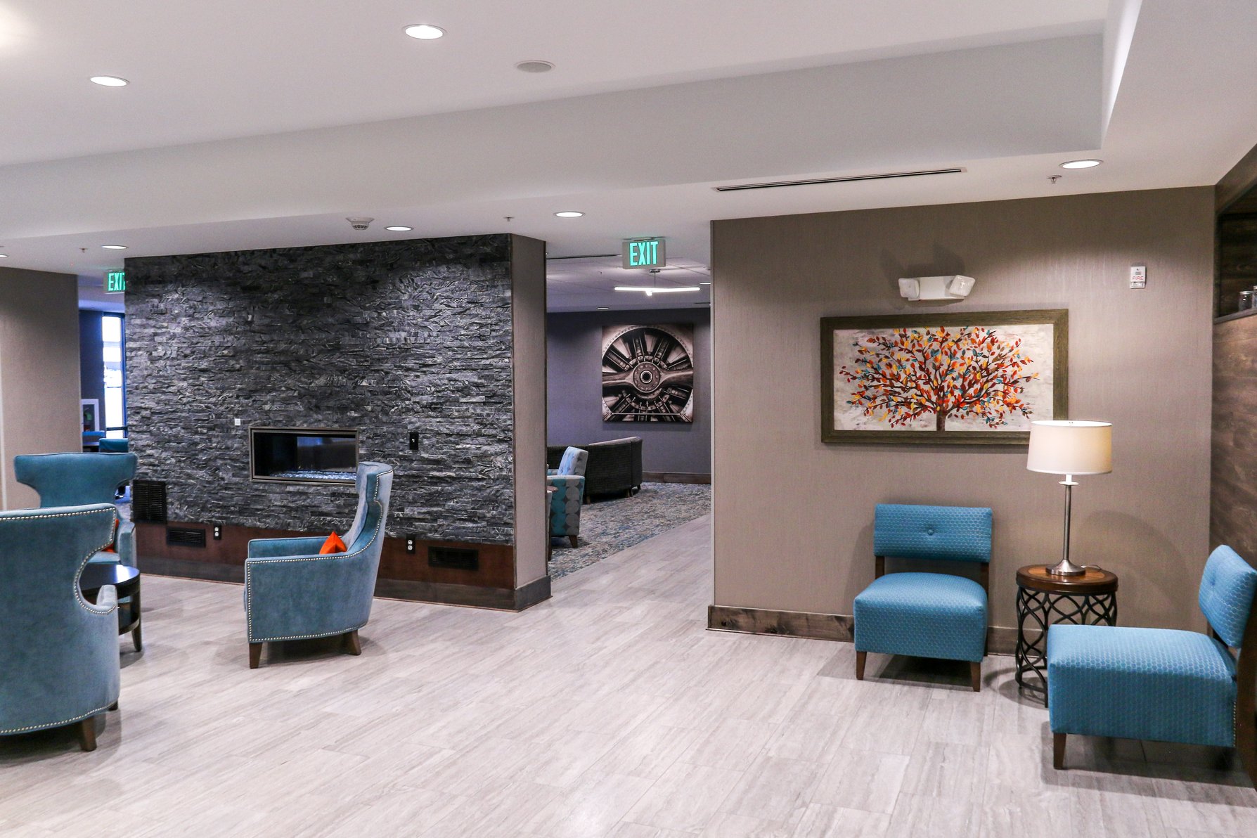 Take a seat in our lobby lounge and connect with other travelers.