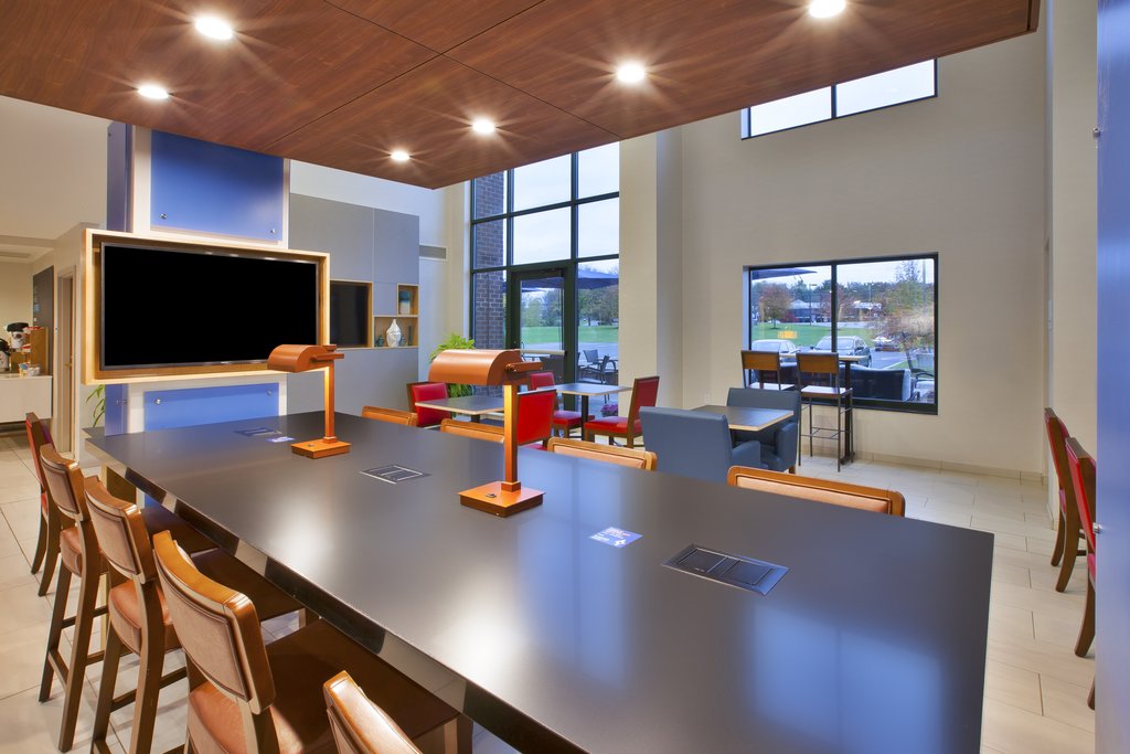 Holiday Inn Express & Suites ROCHESTER-VICTOR, Onondaga