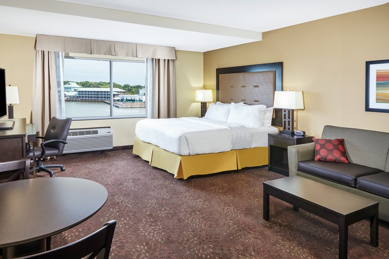 Holiday Inn Express and Suites Sandusky