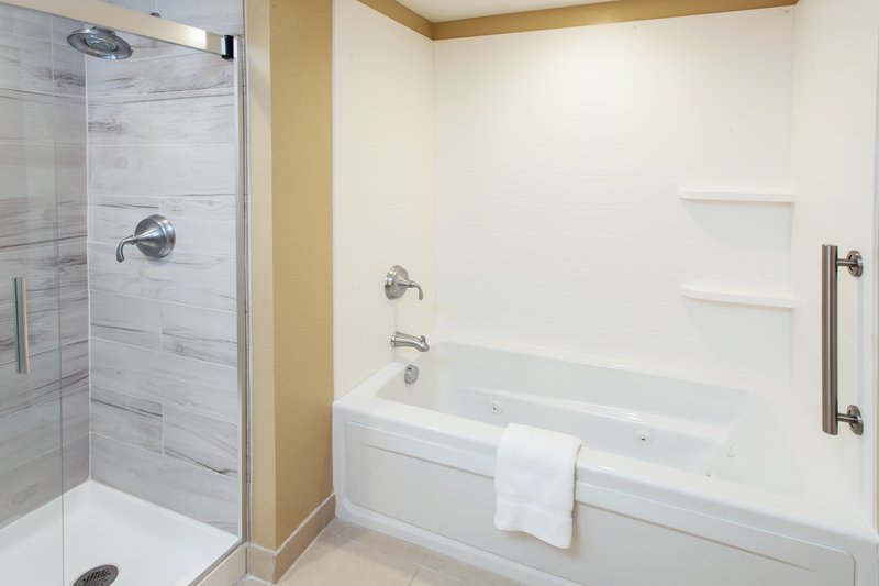 Holiday Inn Express and Suites Sandusky