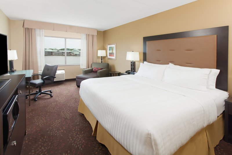 Holiday Inn Express and Suites Sandusky
