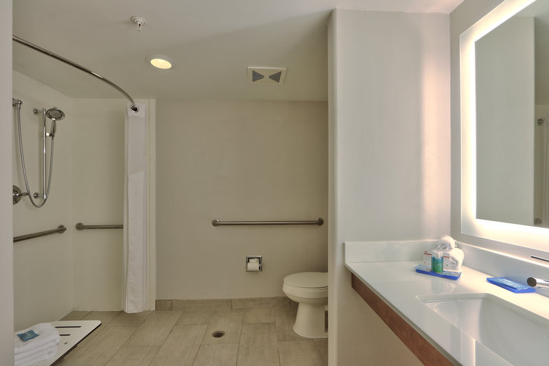 KING MOBILITY ACCESSIBLE TUB NONSMOKING