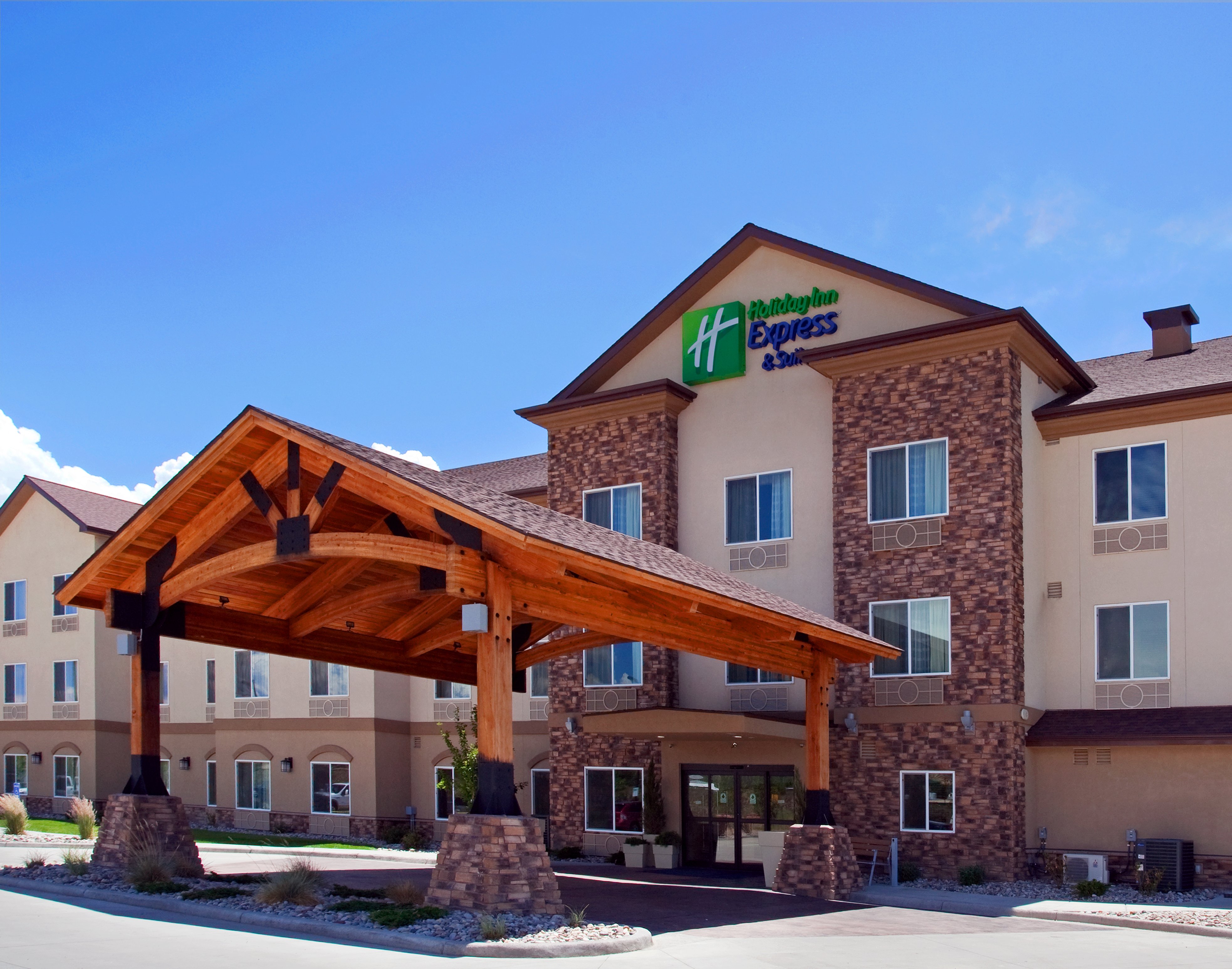 Holiday Inn Express Hotel & Suites