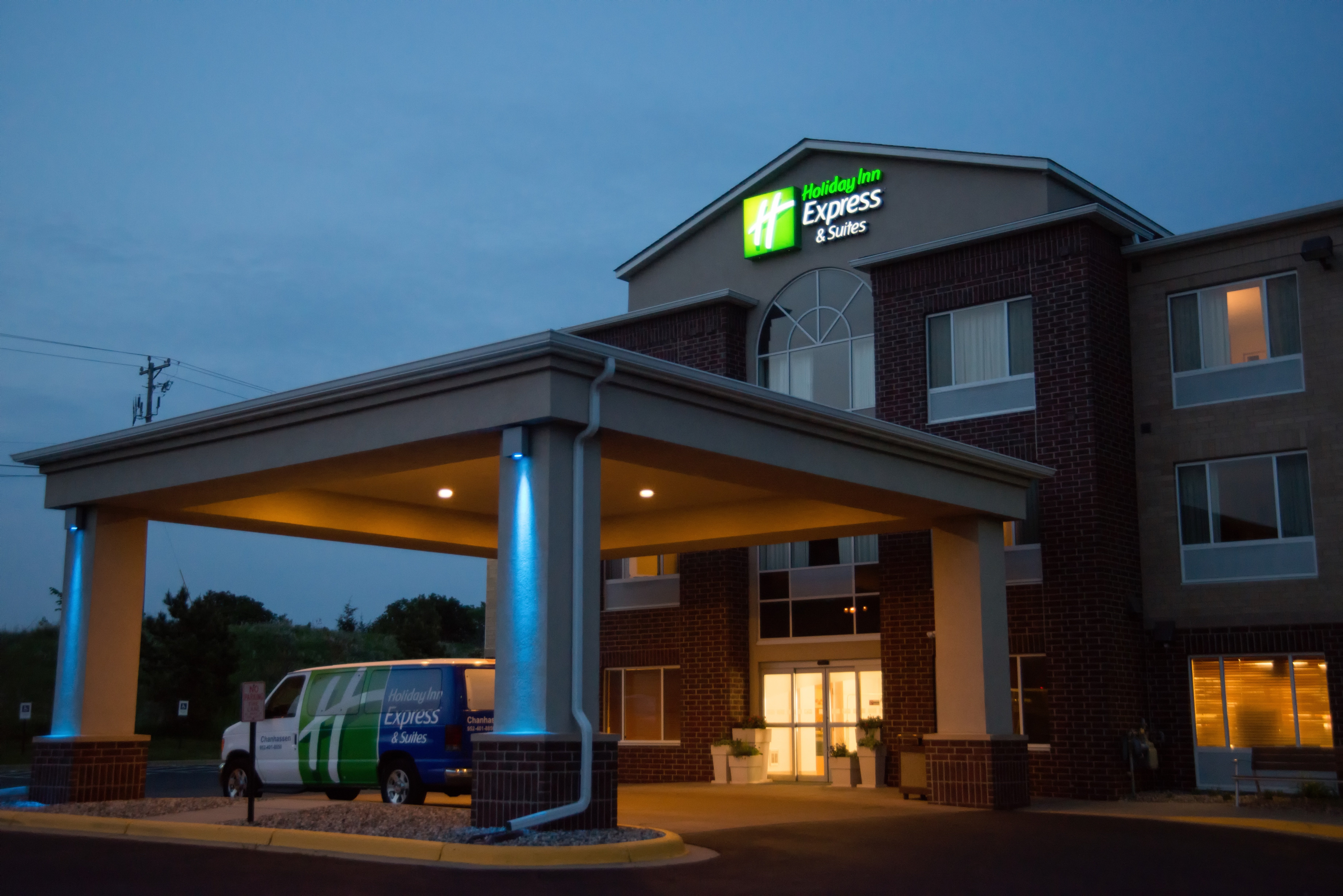 Holiday Inn Express Hotel & Suites