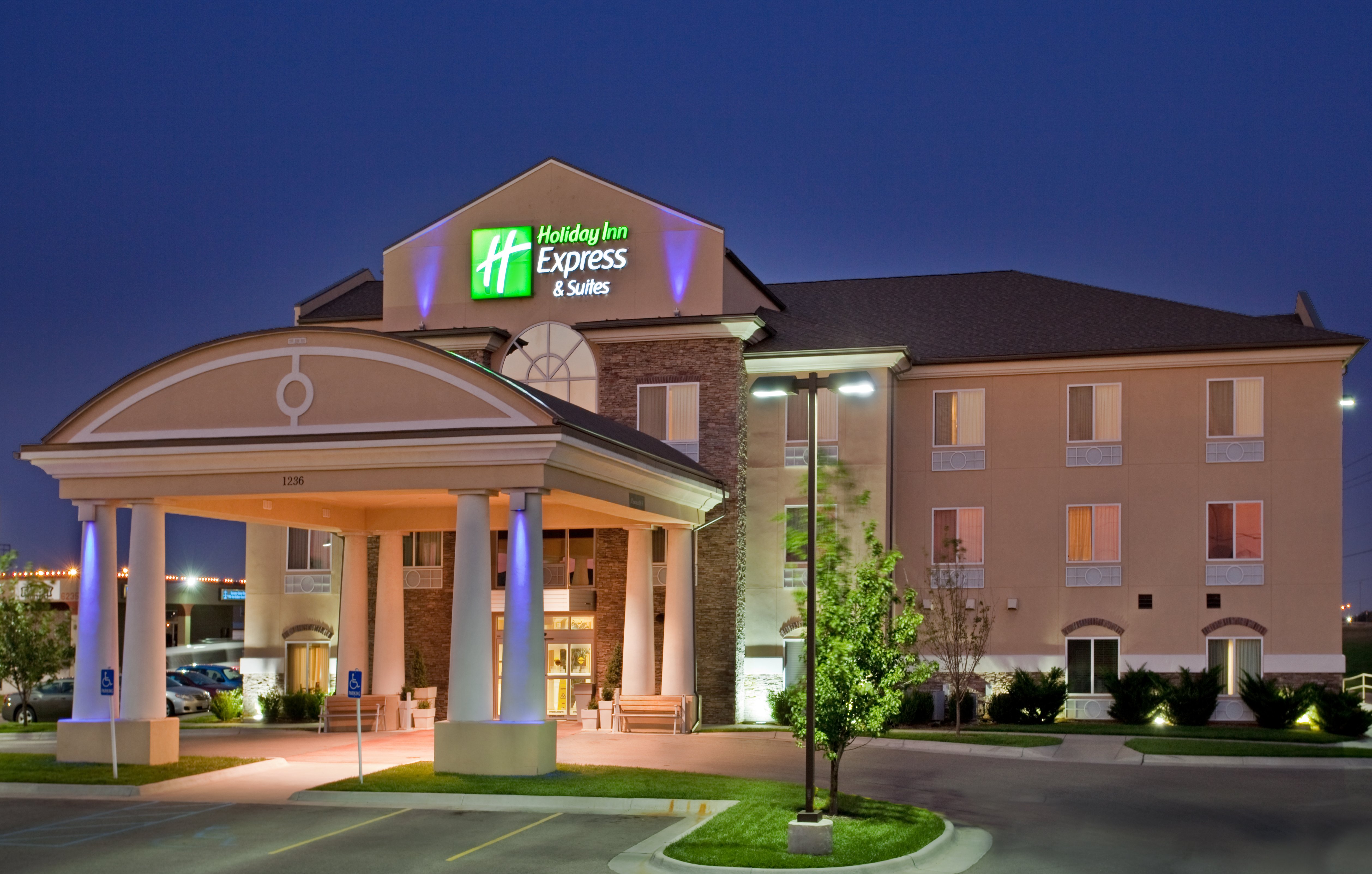 Holiday Inn Express Wichita Airport