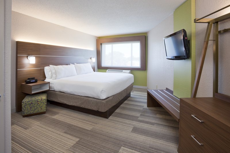 Holiday Inn Express and Suites Minneapolis (Golden Valley)