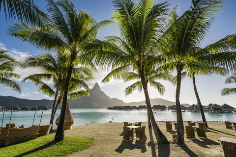 Have lunch while facing Mount Otemanu at the Sands Restaurant