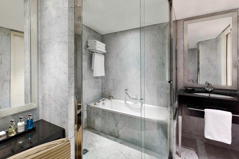 Baño de la suite Royal – Ducha/bañera