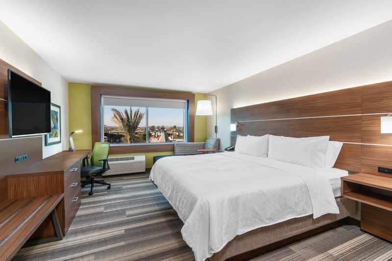 Holiday Inn Express and Suites Lake Havasu – London Bridge