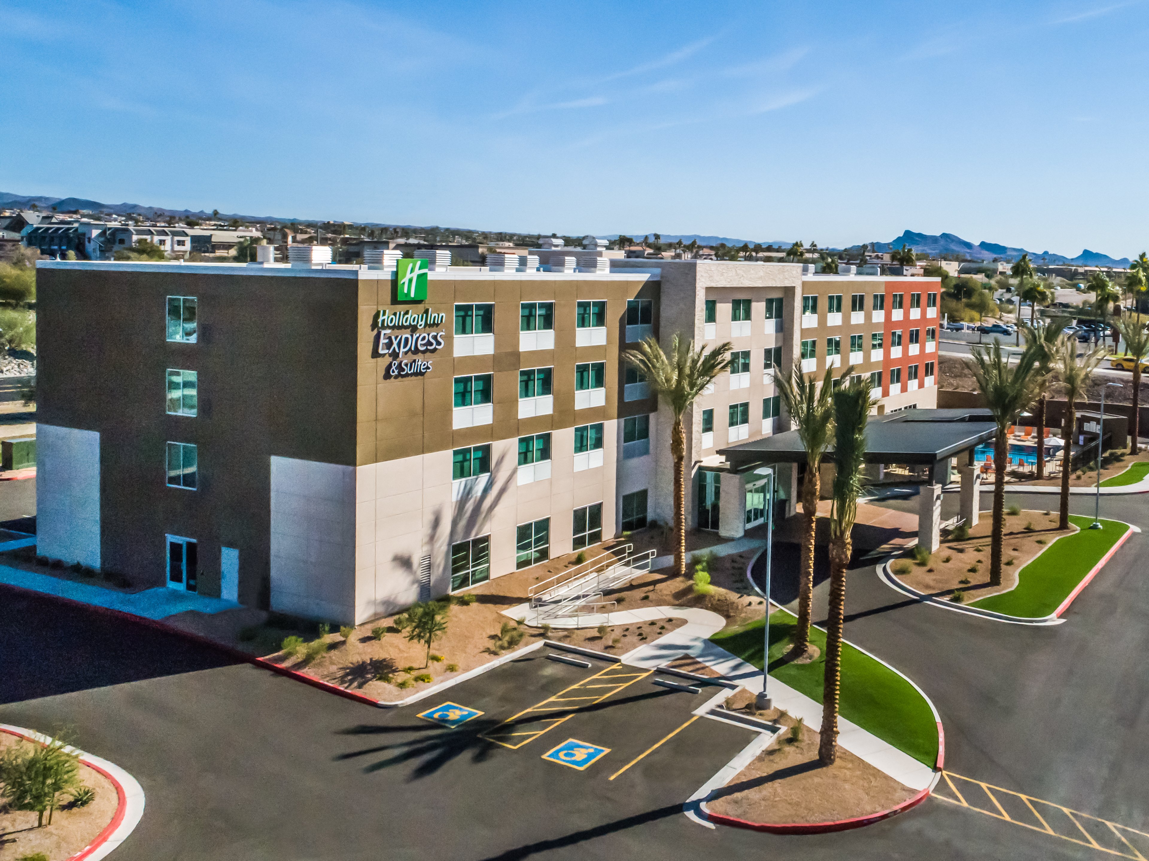 Holiday Inn Express & Suites Lake Havasu