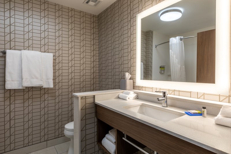 Holiday Inn Express and Suites Gainesville – Lake Lanier Area