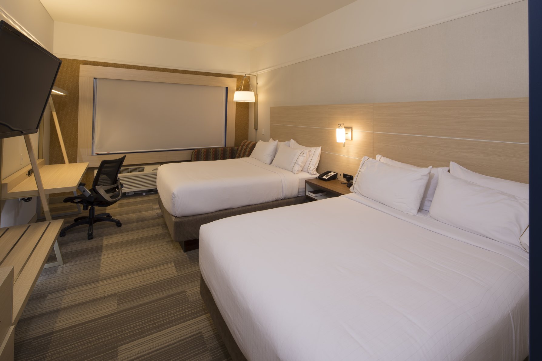 Holiday Inn Express Rochester Hills Room Type - 2 Queen Standard Comm Access Roll Shwr