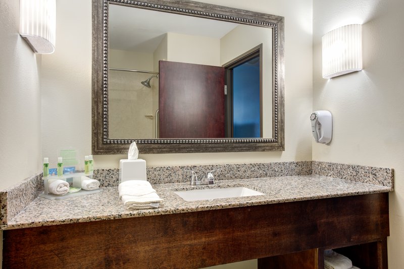 Holiday Inn Express Hotel & Suites RACELAND – HIGHWAY 90