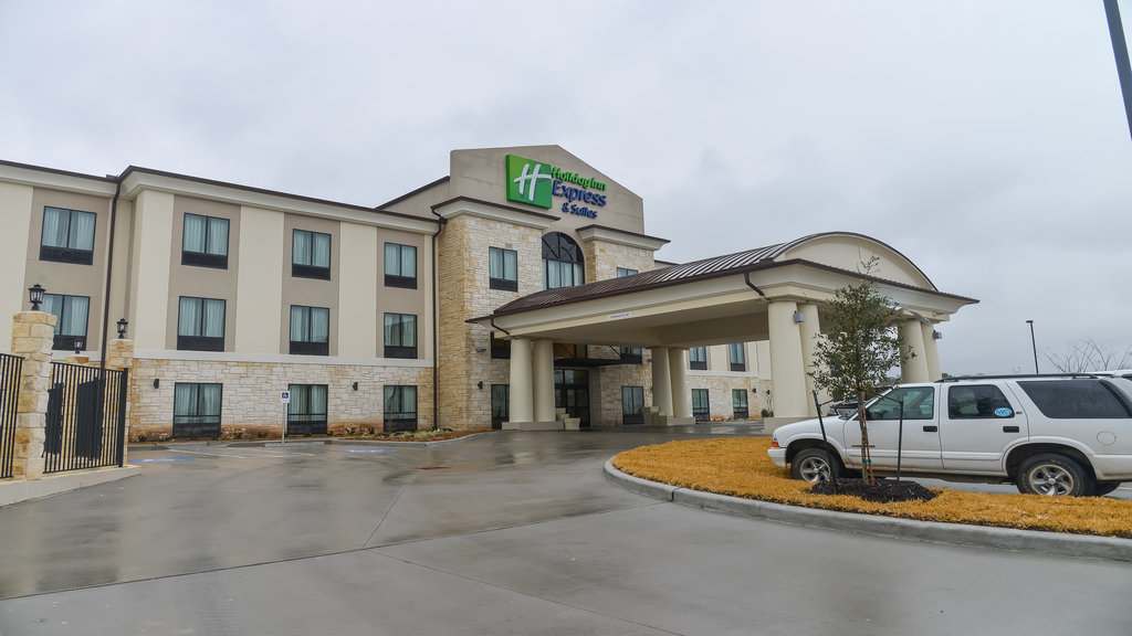 Holiday Inn Express & Suites Cuero TX