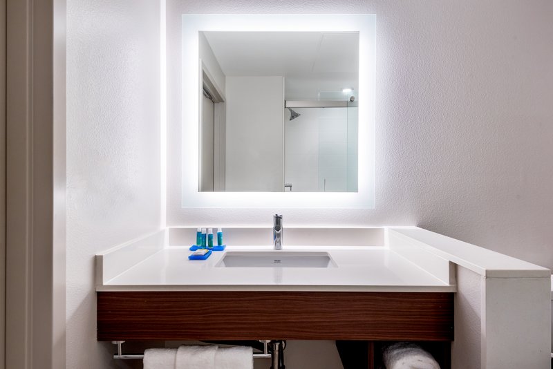 Holiday Inn Express and Suites Santa Ana Orange County